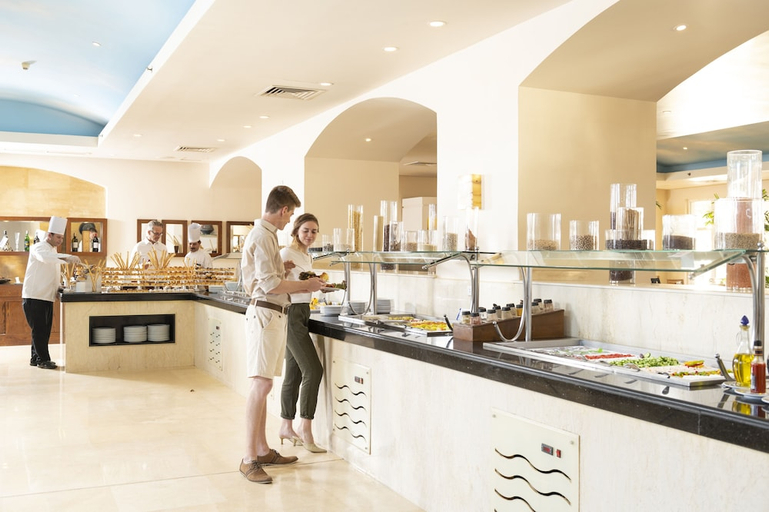 Food & Drinks 5, The Three Corners Ocean View - Adults Only(+16), Al-Ghurdaqah 2