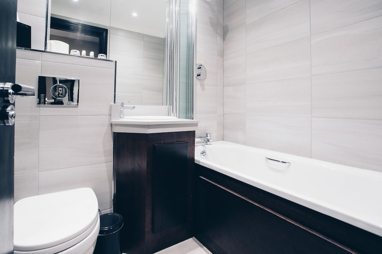 Bathroom 3, The County Hotel & Aparthotel, Newcastle upon Tyne