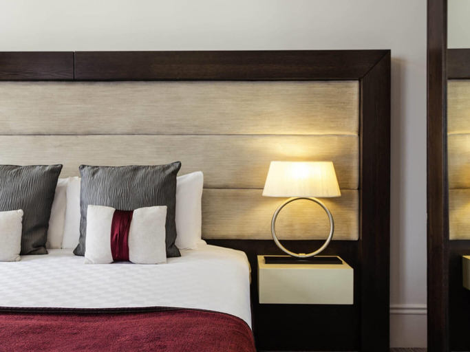 Bedroom 3, Mercure Aberdeen Caledonian Hotel, Aberdeen