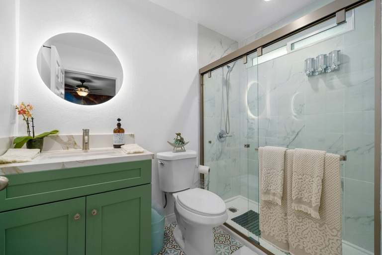 Room 3, Casa Lanzit- 25 Percent off 1st 5 Guests, Los Angeles
