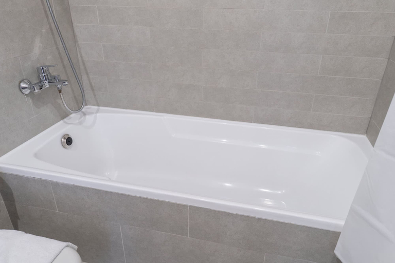 Room 4, Stunning 1 BR With Pool View in Rawda Apartments, Dubai