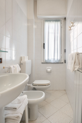 Bathroom 4, Hotel Careni Villa Italia, Savona