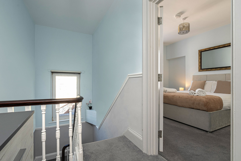 Interior 5, 4 Bed - St James House by Smart Welcomes, Plymouth