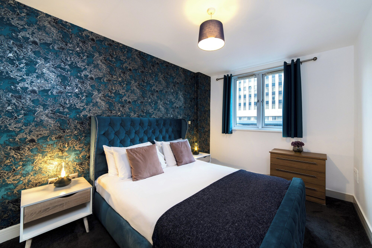 Room 4, 1 Bed Apartment Near Broad St, B1, Sleeps 3 People, Birmingham