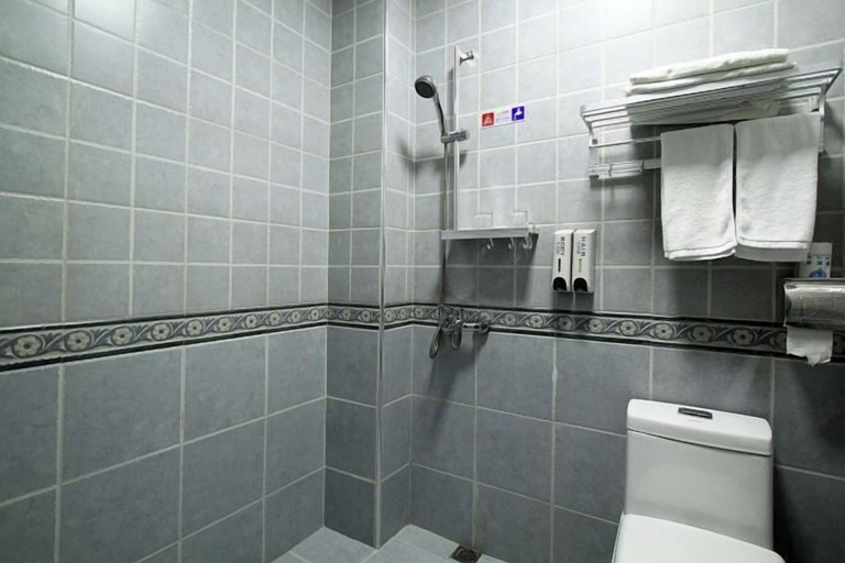 Bathroom 3, Youjia Inn, Guilin