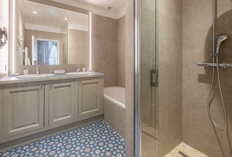 Bathroom 4, La Baronnie Hôtel & Spa, Charente-Maritime