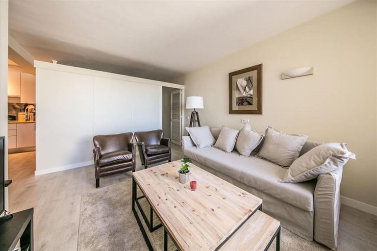Room 2, Colon 901 in Madrid With 1 Bedrooms and 1 Bathrooms, Madrid