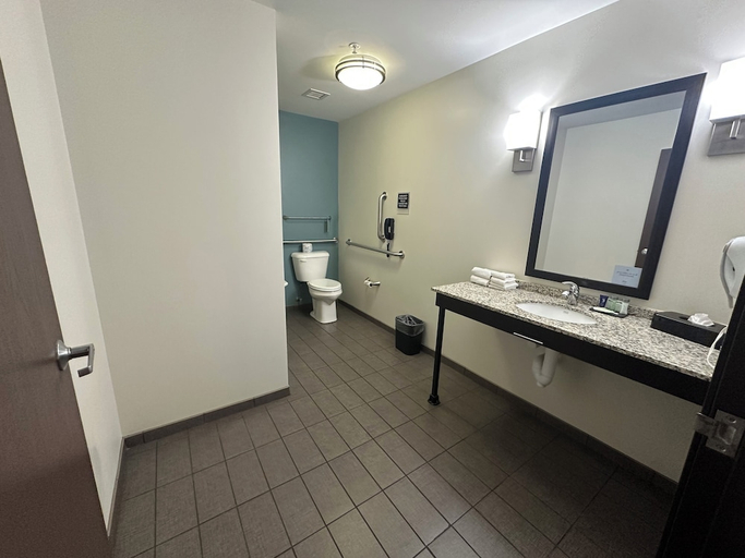 Bathroom 4, Sleep Inn & Suites Fort Dodge, Webster
