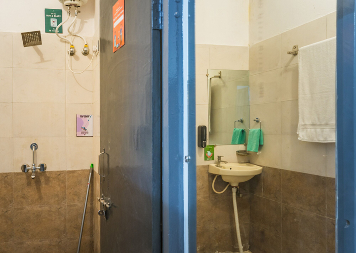Bathroom 4, Zostel Pushkar, Ajmer