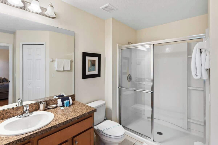 Bathroom 3, Lake View and Private Pool 4BR at Bella Vida, Osceola