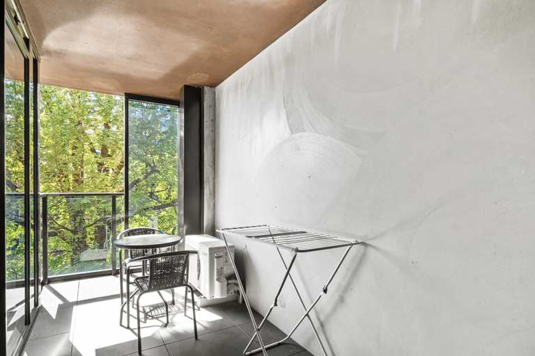 Others 5, Central 1-bed Apartment With Pool, Canberra