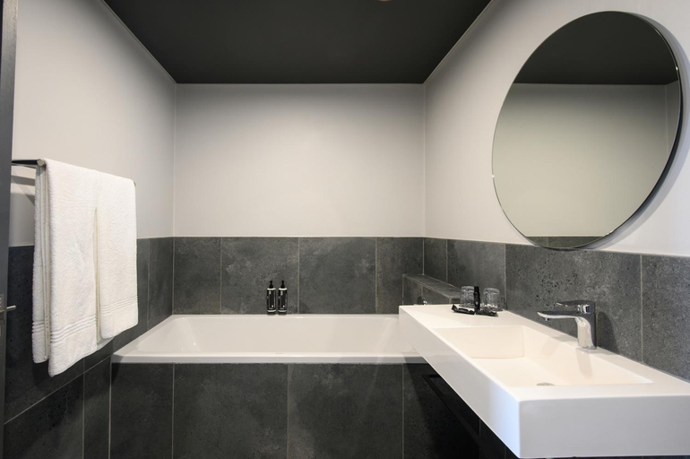 Bathroom 5, The Capital Mbombela, Ehlanzeni