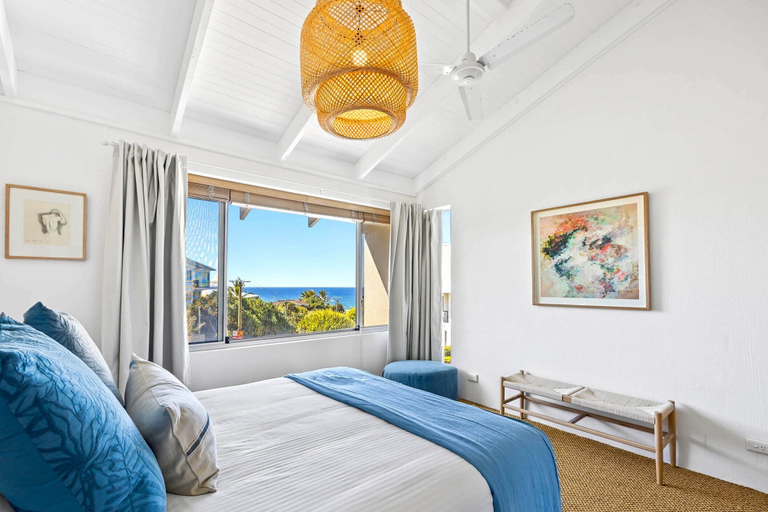 Room 5, 2-bed Coastal Haven With Pool by Sunshine Beach, Noosa - Sunshine-Peregian
