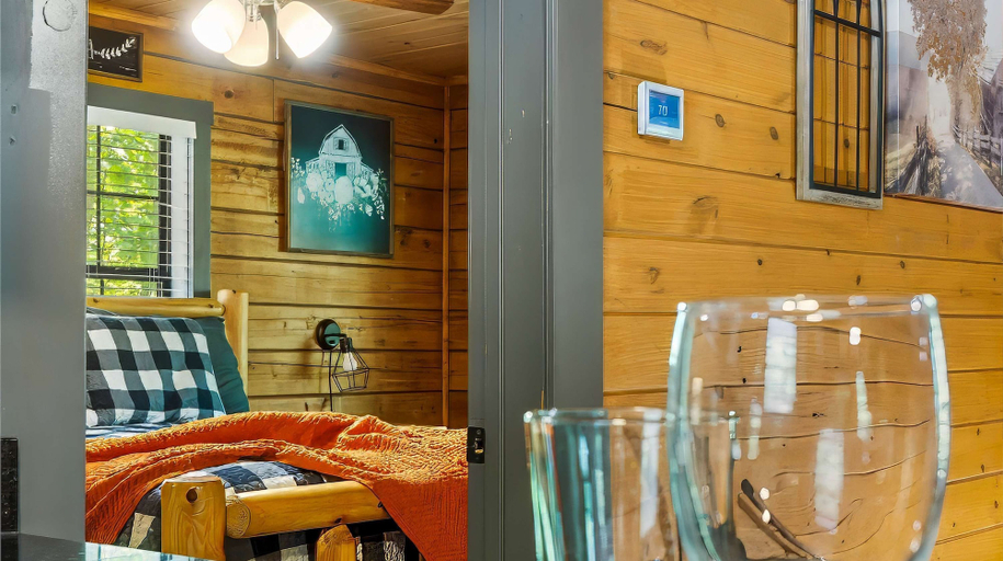 Room 3, Adventure Awaits Mtn Views Arcade Pool Table Hot Tub, Sevier