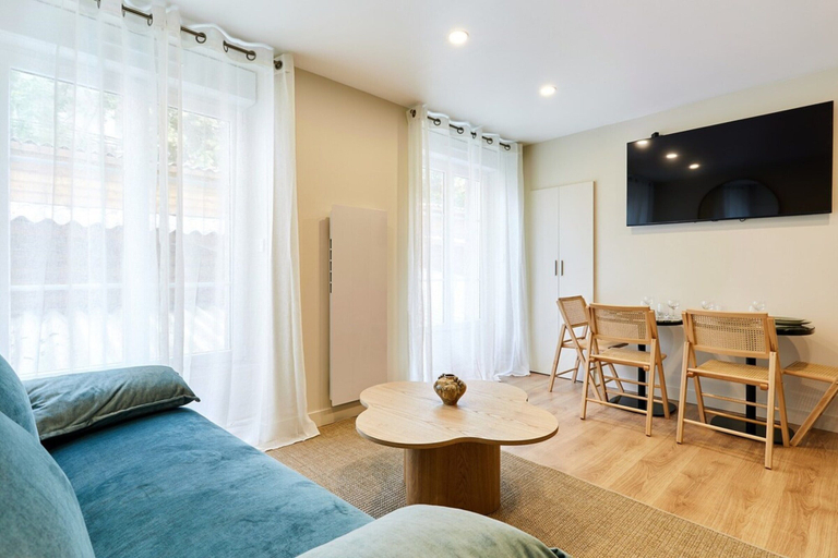Living area 3, Superb Apartment Center of Paris, Paris