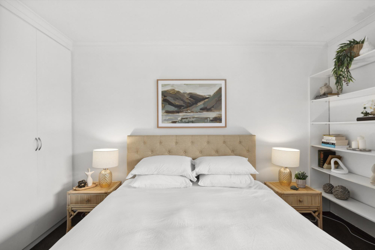 Bedroom 2, Bright & Spacious Surry Hills Apartment, Sydney