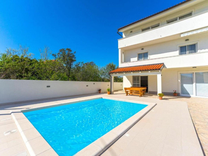 Sport & Beauty 4, Two Bedroom Apartment With Private Pool, Privlaka