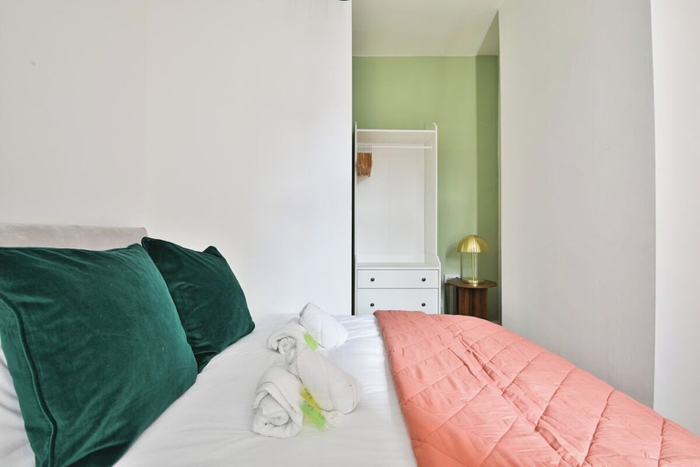 Room 3, Charming 3 Bed Home Near Caerphilly Castle, Caerphilly
