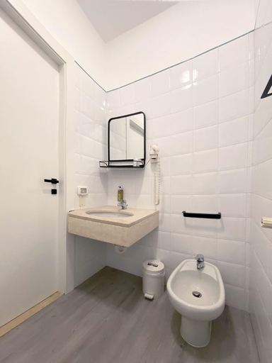 Bathroom 4, Hotel Astoria, Verona