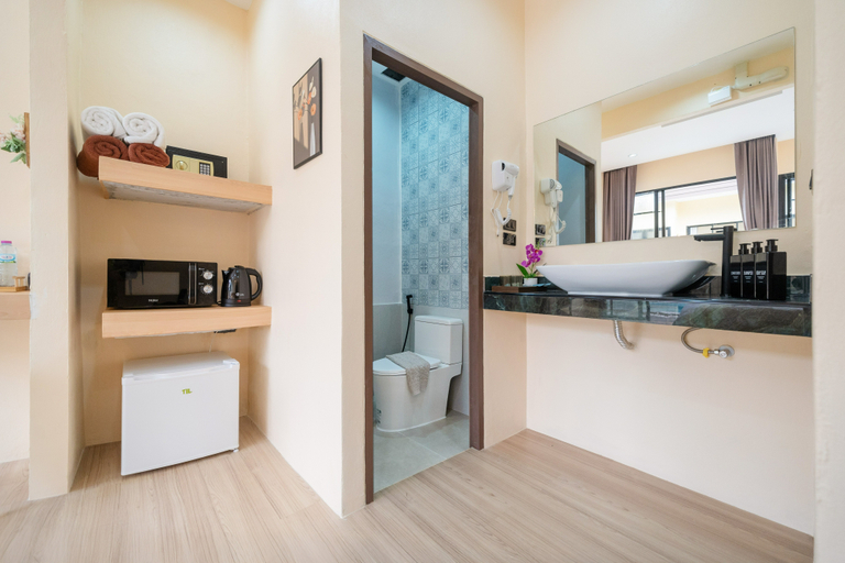 Bathroom 2, Amaleena Pool Access, Phuket Island