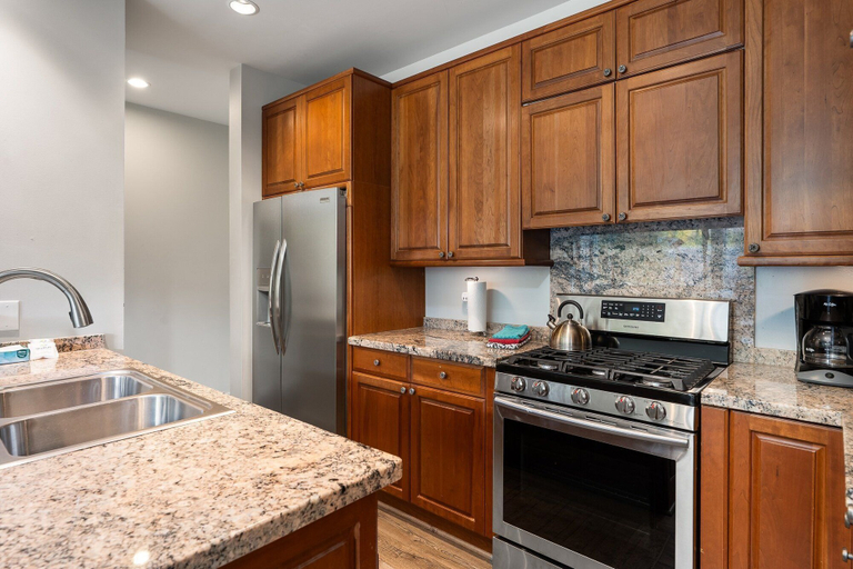 Private kitchen 3, Riverside Retreat 2 Bedroom Condo, Grand