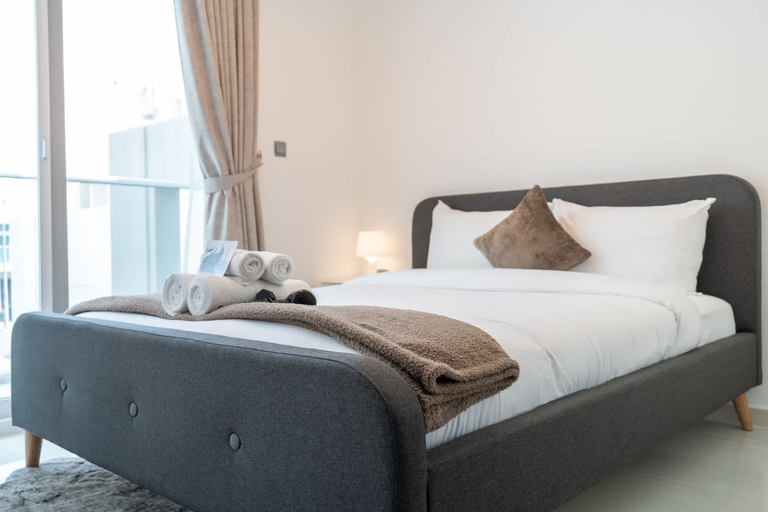 Room 5, Modern Villa in Damac Hills 2 With Waterpark Access, Dubai