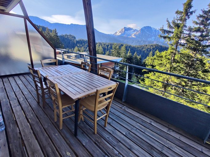 5, Modern Mountain Apartment with Balcony, Isère