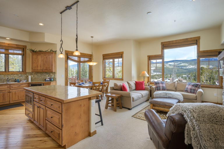 Living area 5, Cloudline Chalet 3 Bedroom Townhouse, Grand