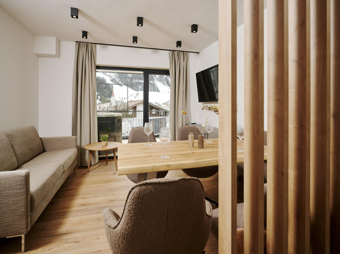 4, Chalet in Berwang with Ski-InSki-Out Access, Reutte