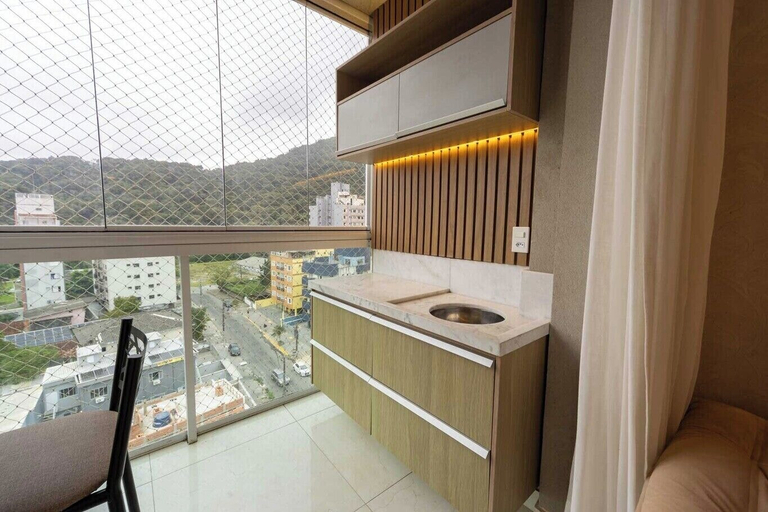 Room 5, Apto c Piscina e Brinquedoteca a 400m da Praia, Guarujá