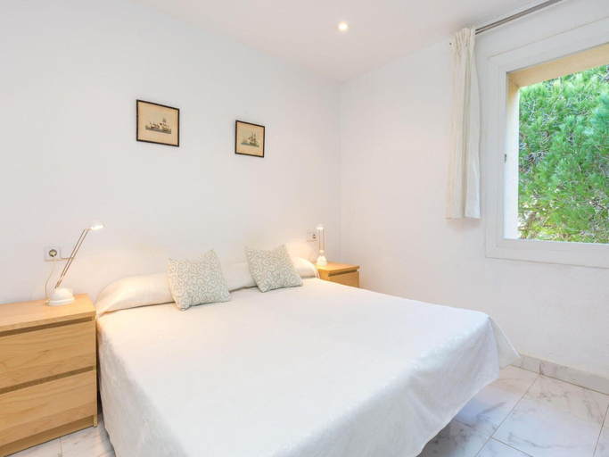 4, Apartment in Canyelles near the Beach, Girona