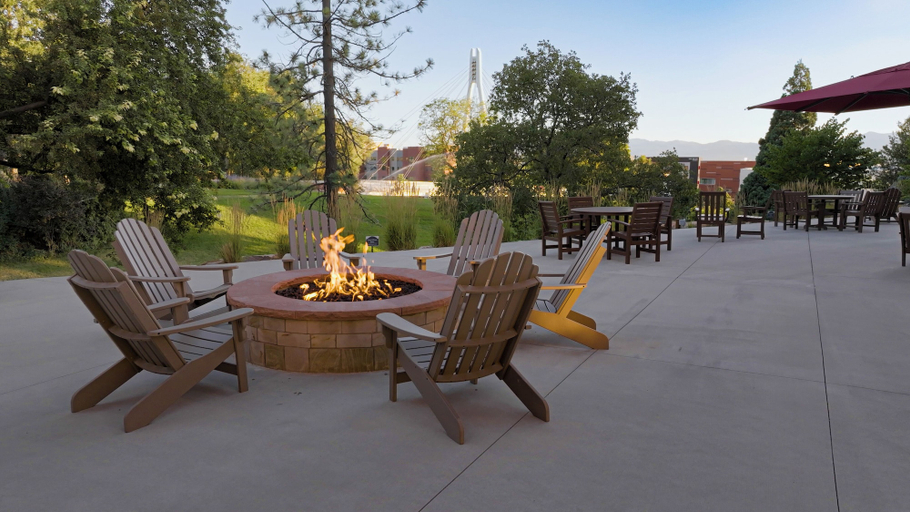 Outdoor dining, University Guest House, Salt Lake