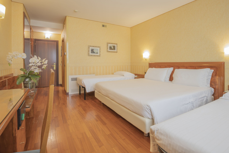 Bedroom 3, Montresor Hotel Tower, Verona