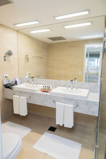 Bathroom 5, Golden Tulip Porto Vitória, Vitoria