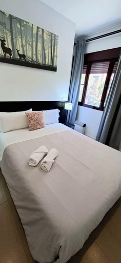 Bedroom 4, AYZ Javier Cabrini - Auto check-in property, Madrid