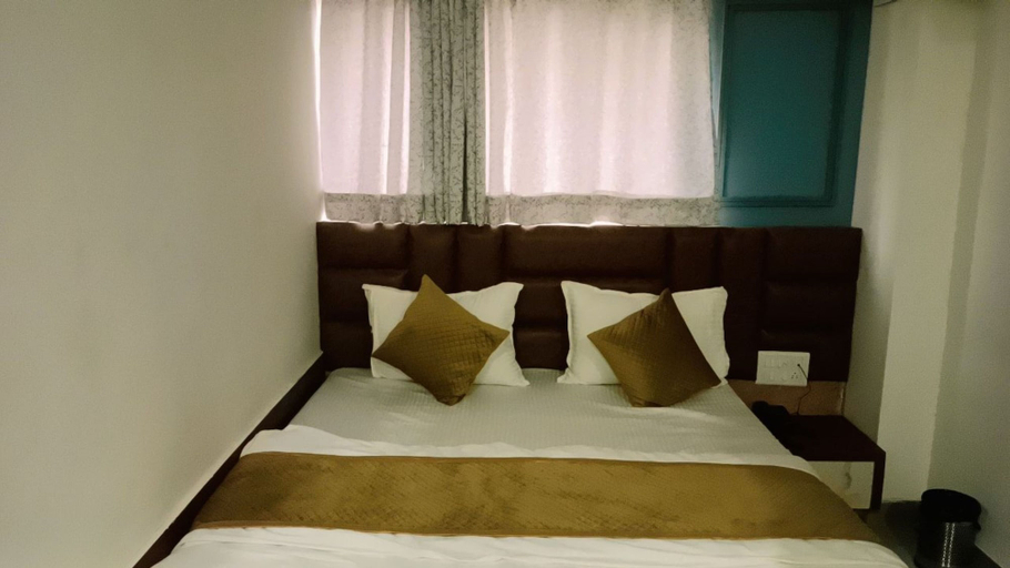 Room 2, Hotel Jay Villa Grand, Ahmadabad