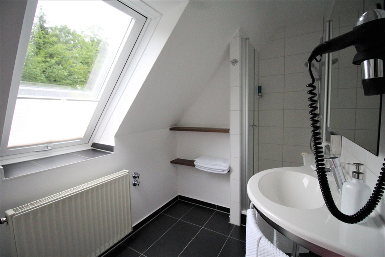 Bathroom 3, Berggasthof Linde, Emmendingen