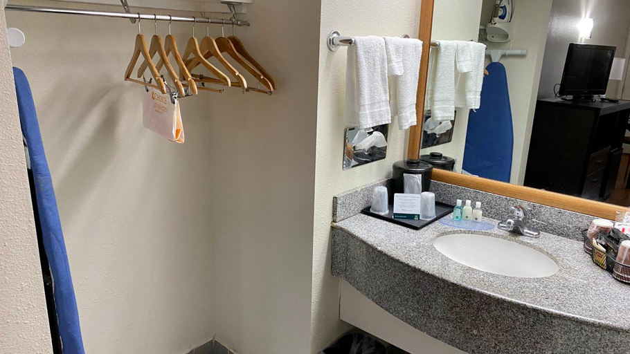 Bathroom 4, Quality Inn Branson - Hwy 76 Central, Taney