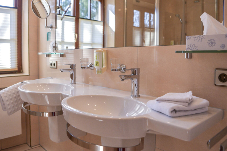Bathroom 5, Hotel Gasthof Süßer Grund, Zollernalbkreis