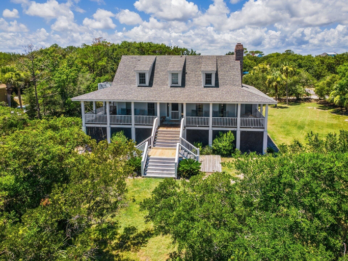 Exterior 2, Berry Restful 5 Bedroom Home, Georgetown