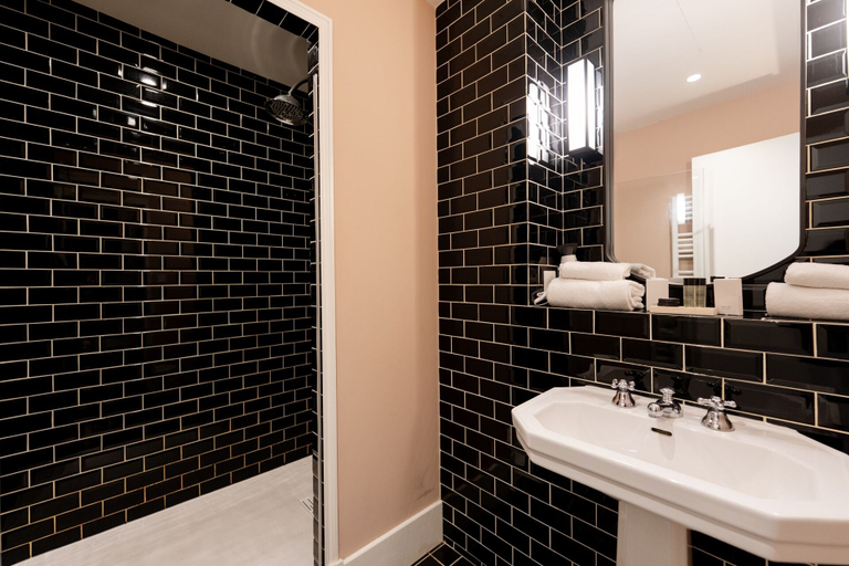 Bathroom 5, Maison Fredon, Gironde