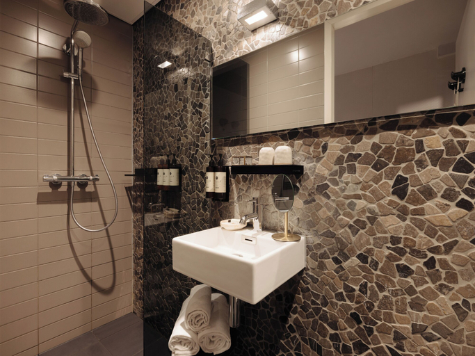 Bathroom 5, Hotel V Frederiksplein, Amsterdam