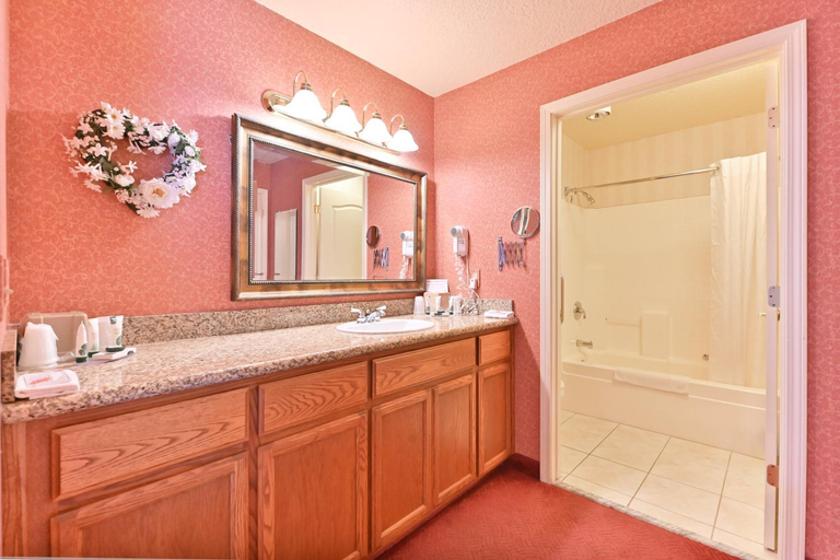 Bathroom 4, Murphys Suites, Calaveras