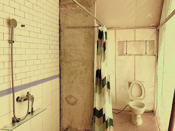 Bathroom 4, The Camp Chiangkhan, Chiang Khan