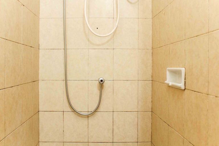Bathroom 2, Cozy Stay 2Br Ancol Marina Apartment, Jakarta Utara