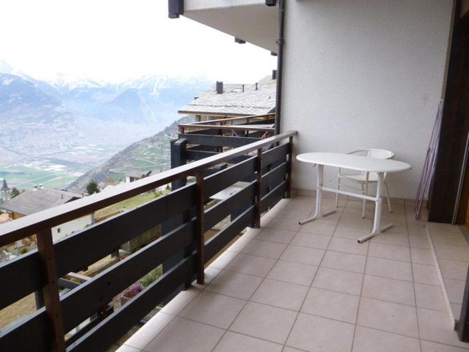 4, Charming apartment with hill view, Sion