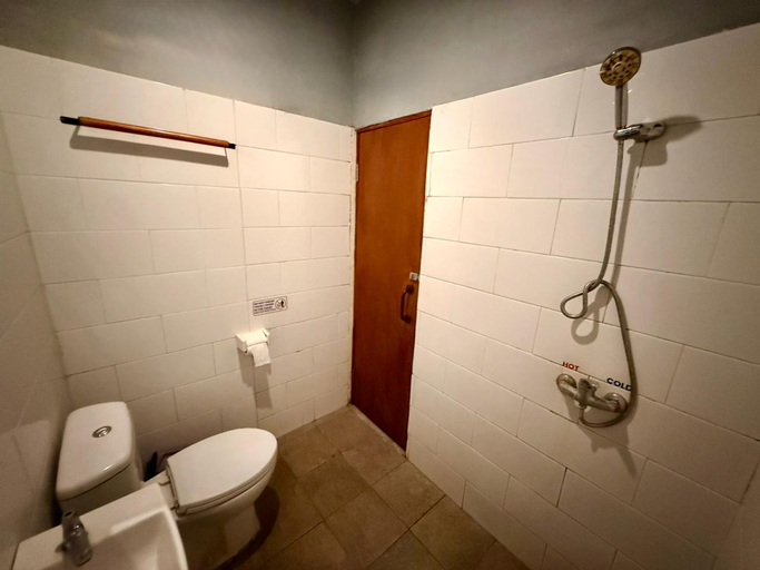 Bathroom 5, Buton Backpacker Lodge, Bandung
