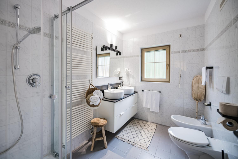 Bathroom 5, Boutique Hotel Eggele, Bolzano
