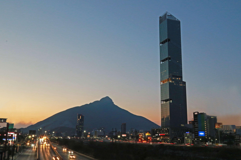 Exterior & Views, Hilton Garden Inn Monterrey Obispado, Monterrey