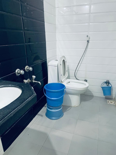 Bathroom 2, Hotel Ambika, Sirohi